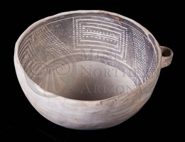 Kayenta Black-on-white Bowl with Handle