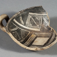 Kayenta Black-on-white Mug Fragment